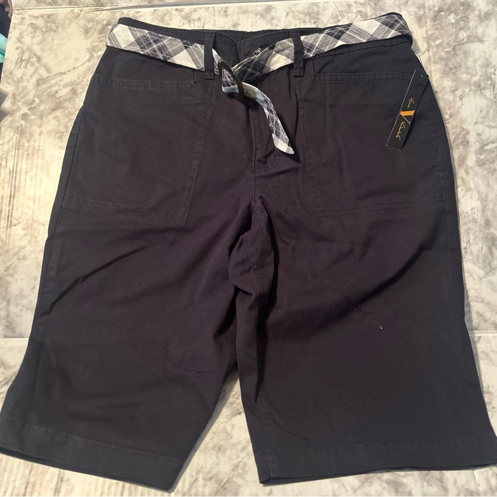 Gloria Vanderbilt stretch navy blue walking shorts